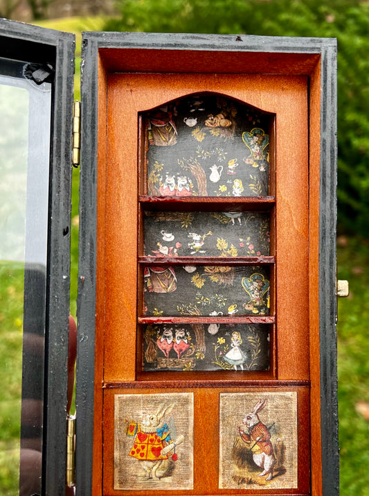 BIBLIOTHERAPY: SHELF-CARE
Creating a personalized anxiety bookcase